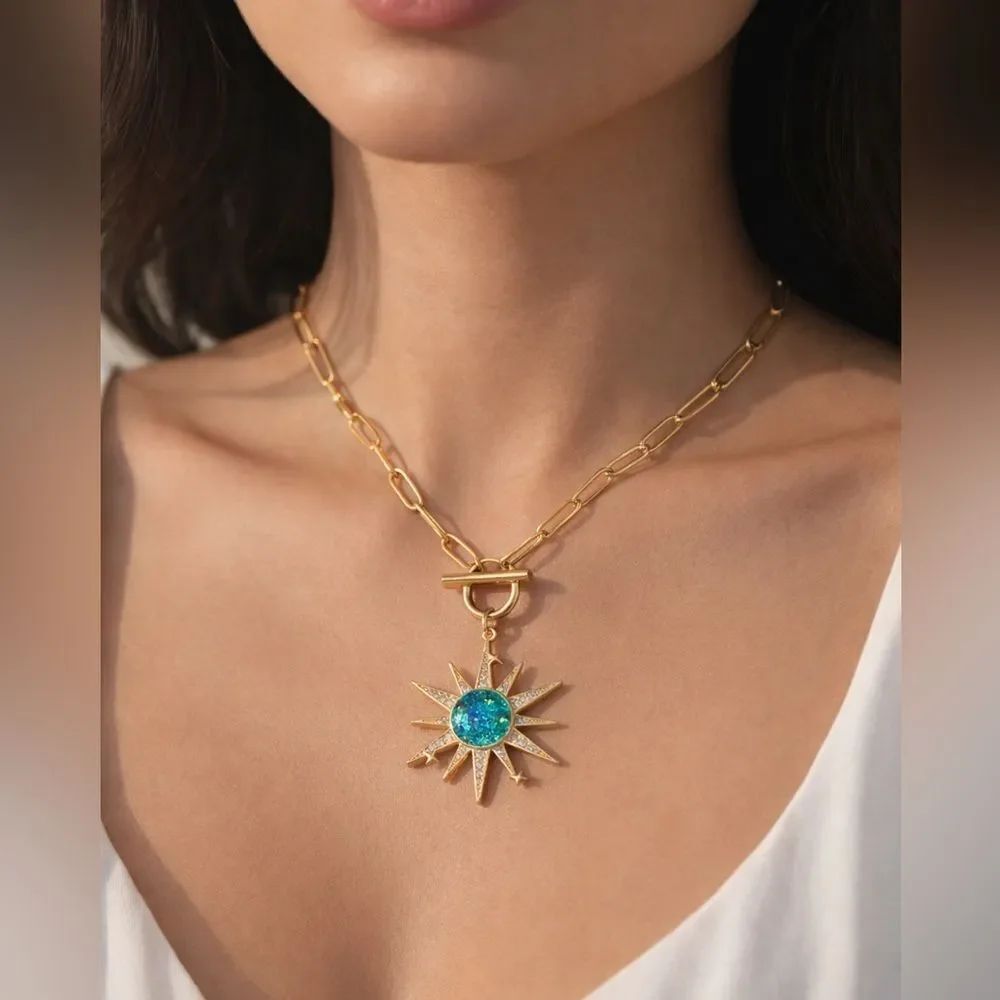 Gold Starburst Pendant Necklace M711